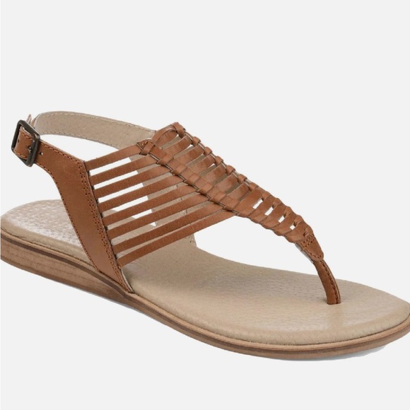 NWT Journee Collection Womens DAVIS Brown Leather T-Strap Sandal Shoe 9M - Picture 1 of 8
